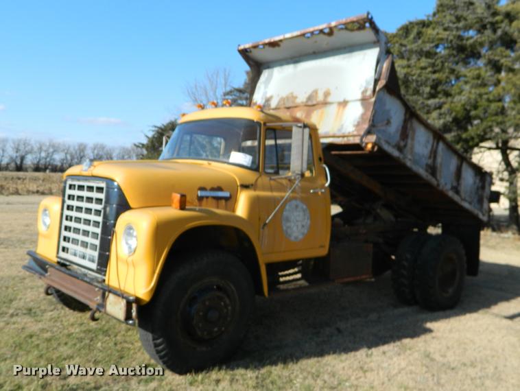 image for item DA5071 1977 International Loadstar 1700 dump truck