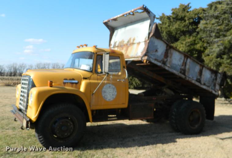 image for item DA5071 1977 International Loadstar 1700 dump truck