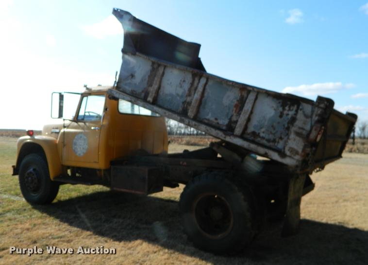 image for item DA5071 1977 International Loadstar 1700 dump truck