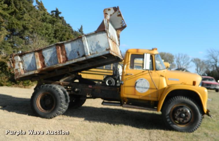 image for item DA5071 1977 International Loadstar 1700 dump truck