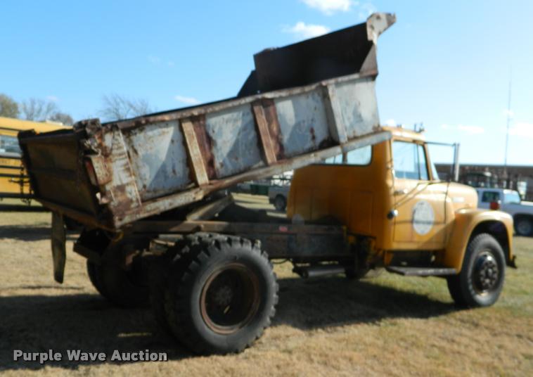 image for item DA5071 1977 International Loadstar 1700 dump truck
