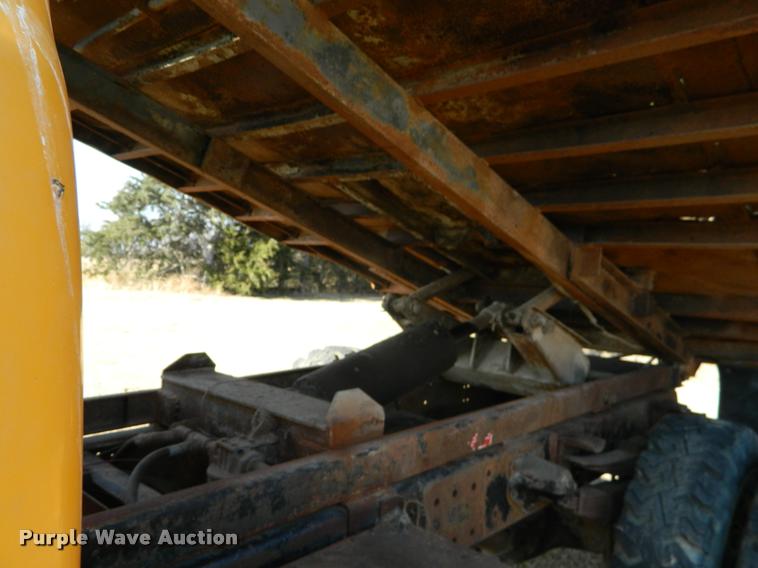 image for item DA5071 1977 International Loadstar 1700 dump truck