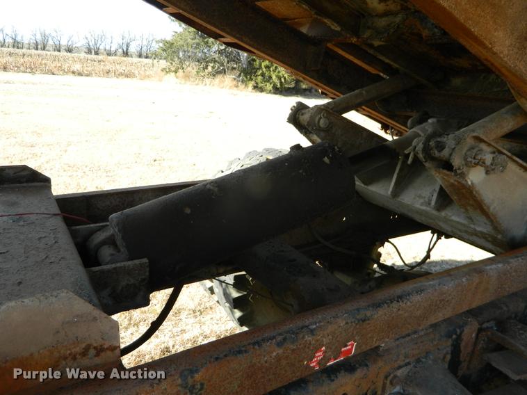 image for item DA5071 1977 International Loadstar 1700 dump truck