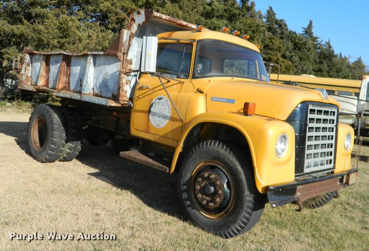 image for item DA5071 1977 International Loadstar 1700 dump truck