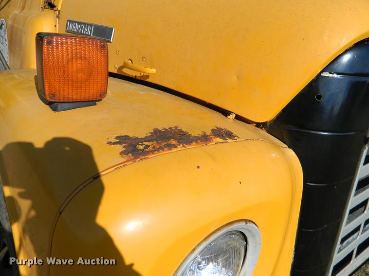 image for item DA5071 1977 International Loadstar 1700 dump truck