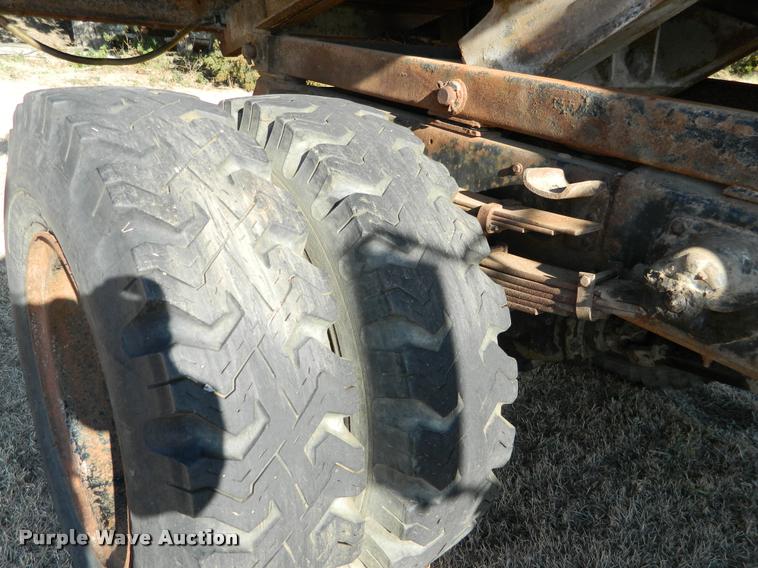 image for item DA5071 1977 International Loadstar 1700 dump truck