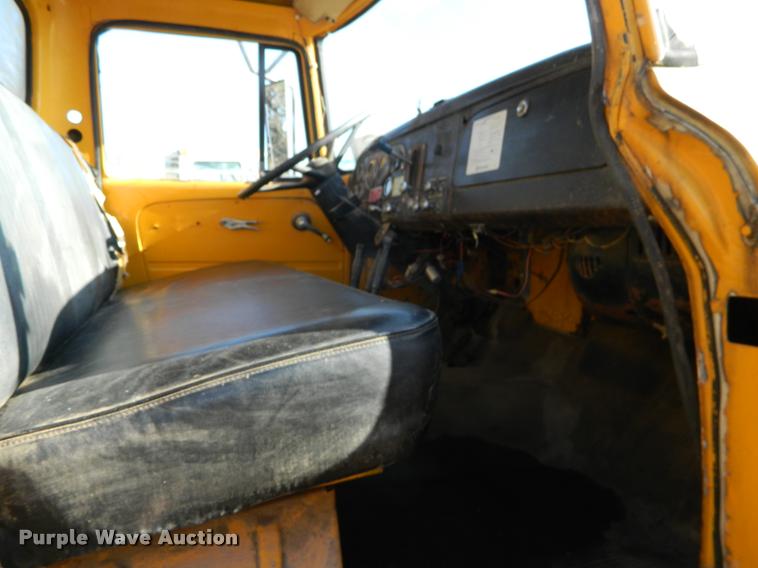 image for item DA5071 1977 International Loadstar 1700 dump truck