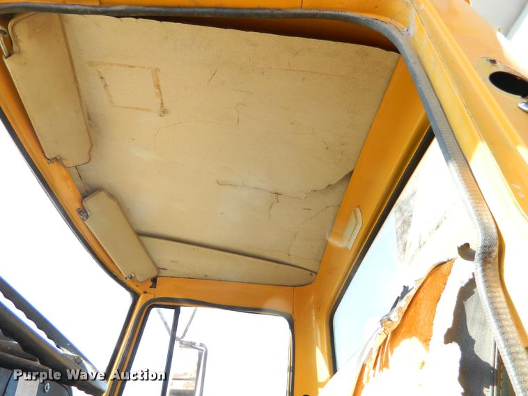 image for item DA5071 1977 International Loadstar 1700 dump truck