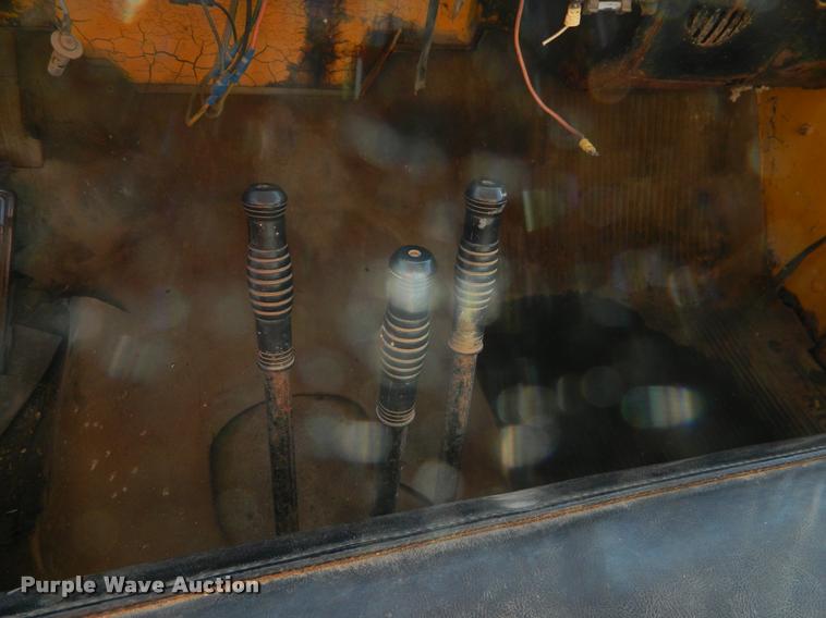 image for item DA5071 1977 International Loadstar 1700 dump truck