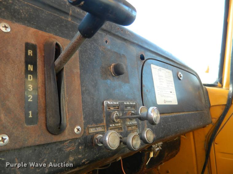 image for item DA5071 1977 International Loadstar 1700 dump truck