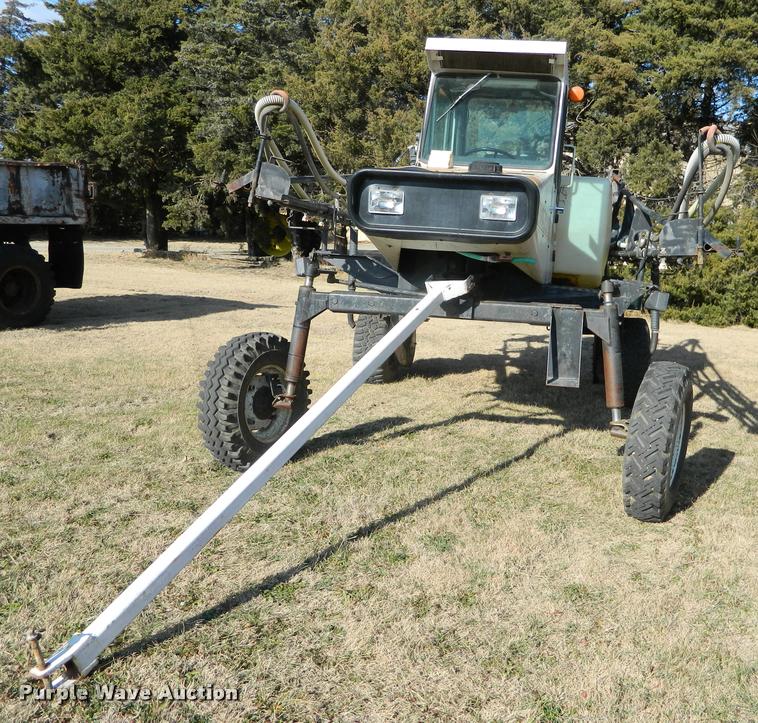image for item DA5072 Melroe Spra-Coupe 220 self-propelled sprayer
