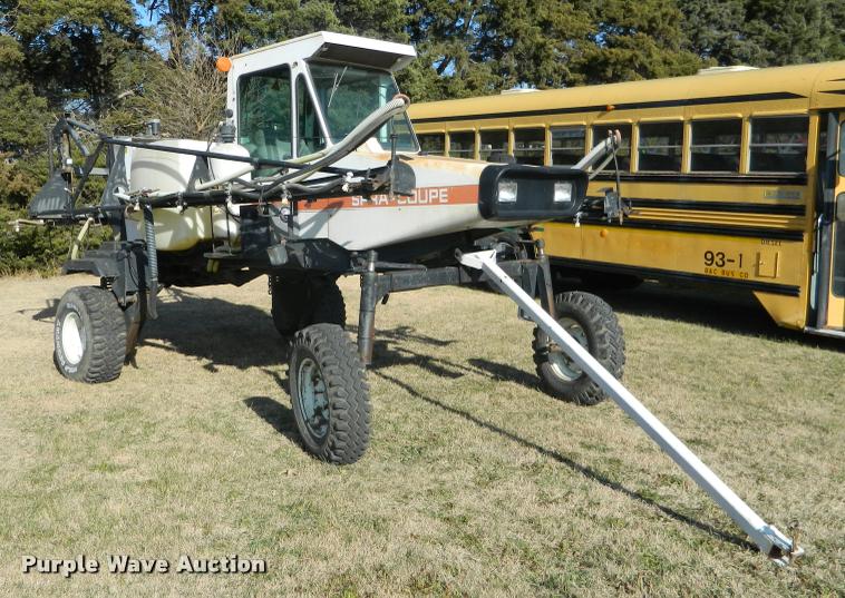 image for item DA5072 Melroe Spra-Coupe 220 self-propelled sprayer