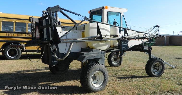 image for item DA5072 Melroe Spra-Coupe 220 self-propelled sprayer