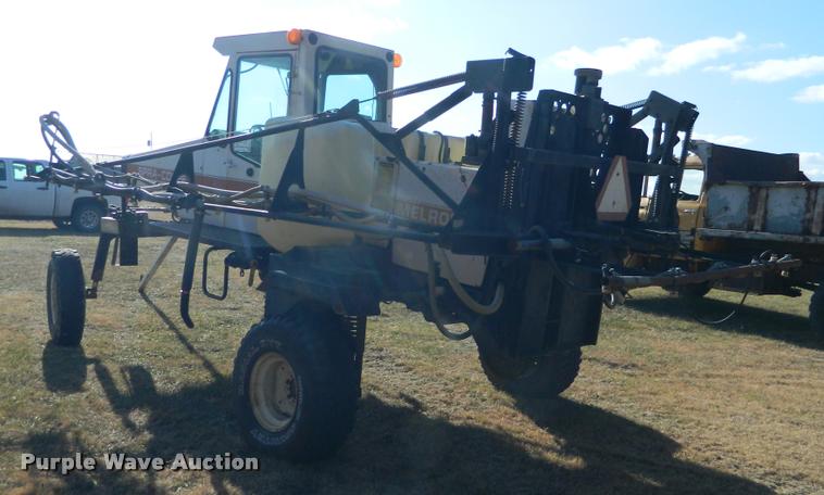 image for item DA5072 Melroe Spra-Coupe 220 self-propelled sprayer
