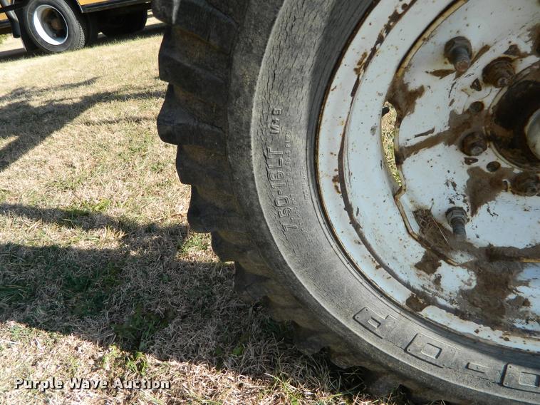 image for item DA5072 Melroe Spra-Coupe 220 self-propelled sprayer