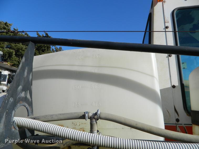 image for item DA5072 Melroe Spra-Coupe 220 self-propelled sprayer