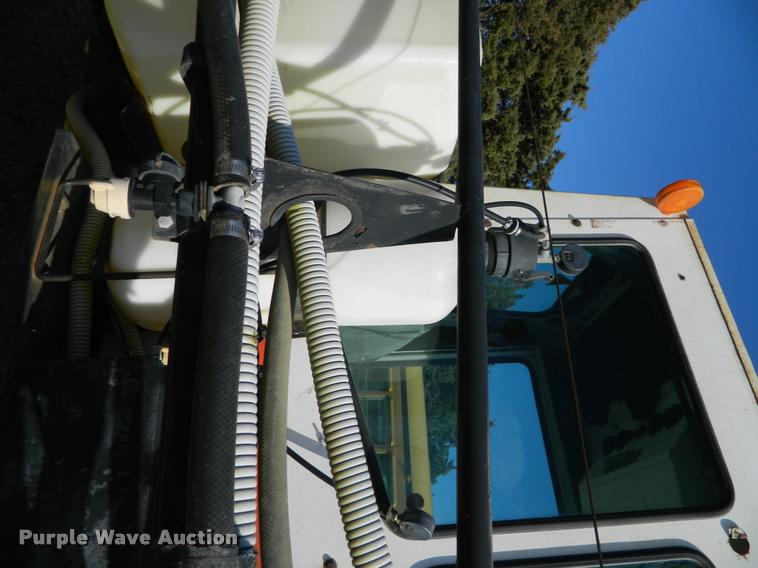 image for item DA5072 Melroe Spra-Coupe 220 self-propelled sprayer