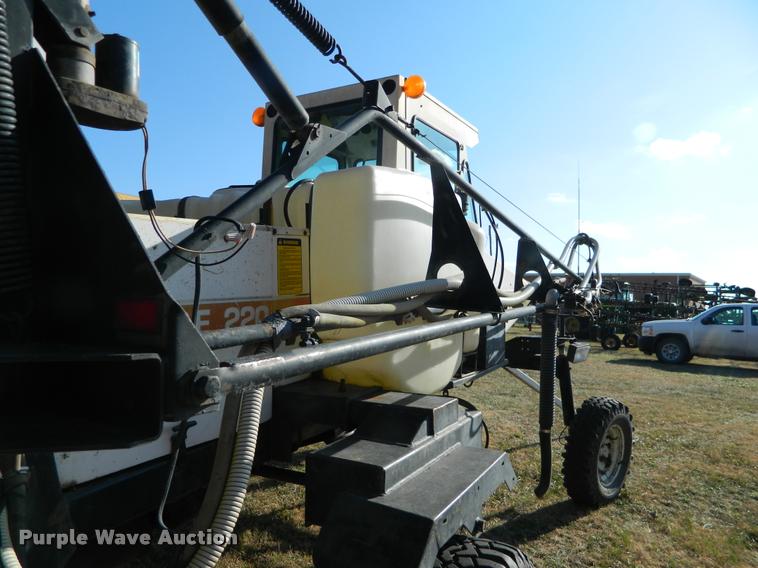 image for item DA5072 Melroe Spra-Coupe 220 self-propelled sprayer