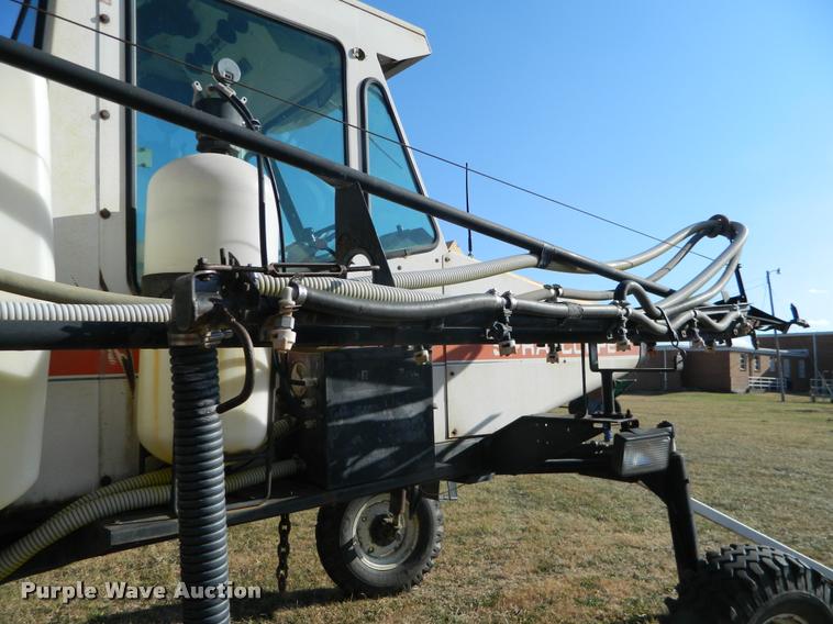 image for item DA5072 Melroe Spra-Coupe 220 self-propelled sprayer