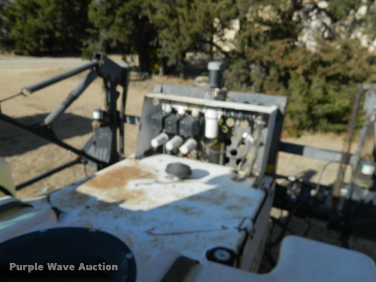 image for item DA5072 Melroe Spra-Coupe 220 self-propelled sprayer