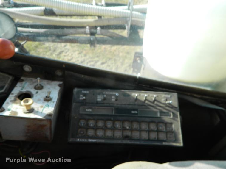 image for item DA5072 Melroe Spra-Coupe 220 self-propelled sprayer