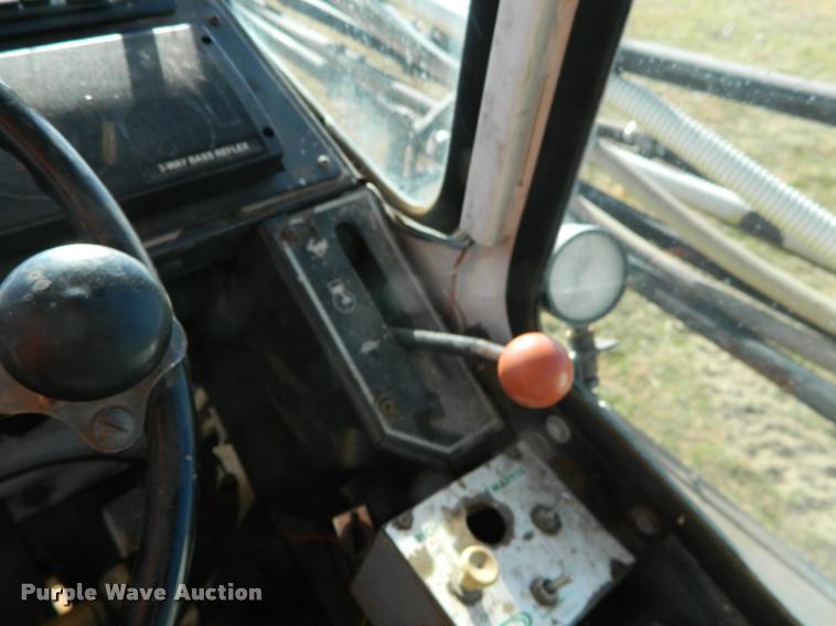 image for item DA5072 Melroe Spra-Coupe 220 self-propelled sprayer