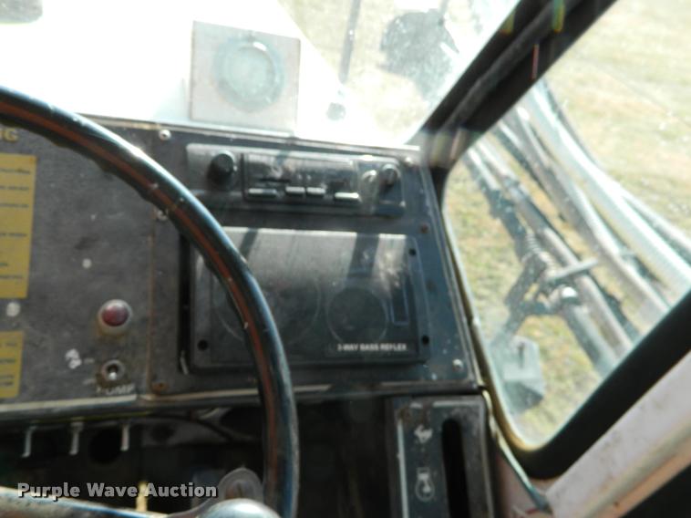 image for item DA5072 Melroe Spra-Coupe 220 self-propelled sprayer