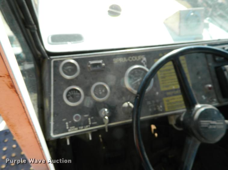 image for item DA5072 Melroe Spra-Coupe 220 self-propelled sprayer