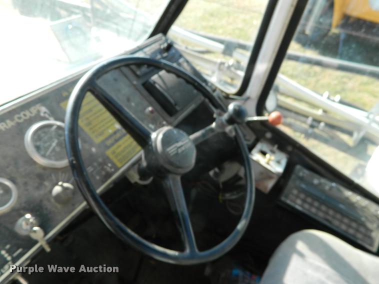 image for item DA5072 Melroe Spra-Coupe 220 self-propelled sprayer