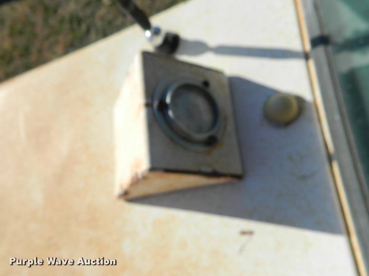 image for item DA5072 Melroe Spra-Coupe 220 self-propelled sprayer