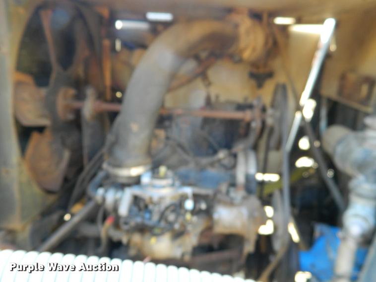 image for item DA5072 Melroe Spra-Coupe 220 self-propelled sprayer