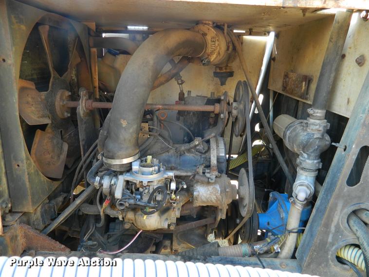 image for item DA5072 Melroe Spra-Coupe 220 self-propelled sprayer