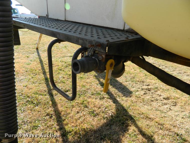 image for item DA5072 Melroe Spra-Coupe 220 self-propelled sprayer