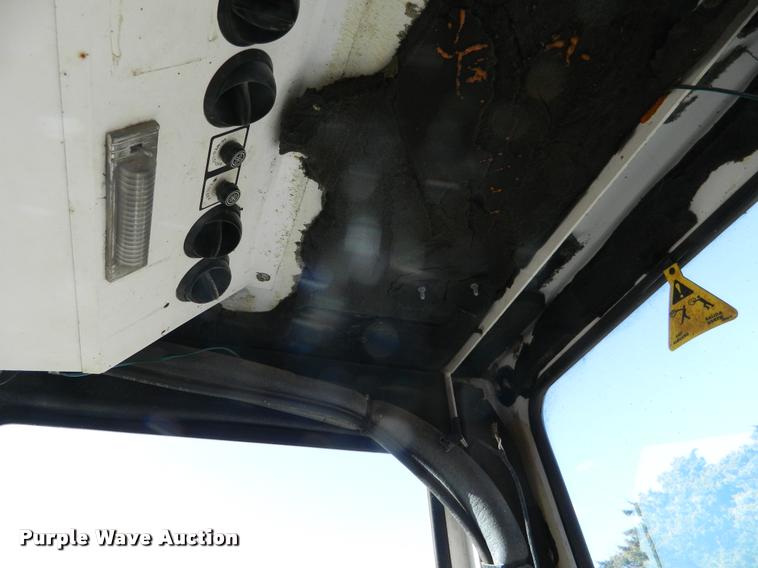 image for item DA5072 Melroe Spra-Coupe 220 self-propelled sprayer