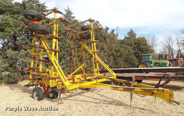 image for item DA5077 1984 Kent 6330 field cultivator