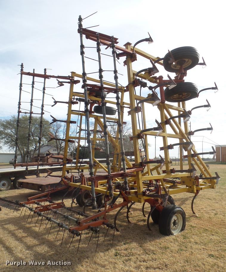 image for item DA5077 1984 Kent 6330 field cultivator