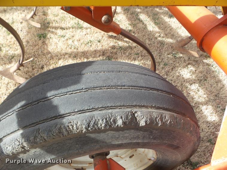 image for item DA5077 1984 Kent 6330 field cultivator