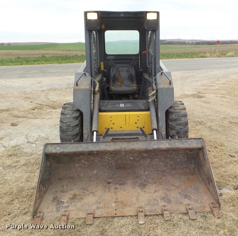 image for item DA5081 2001 New Holland LS170 skid steer
