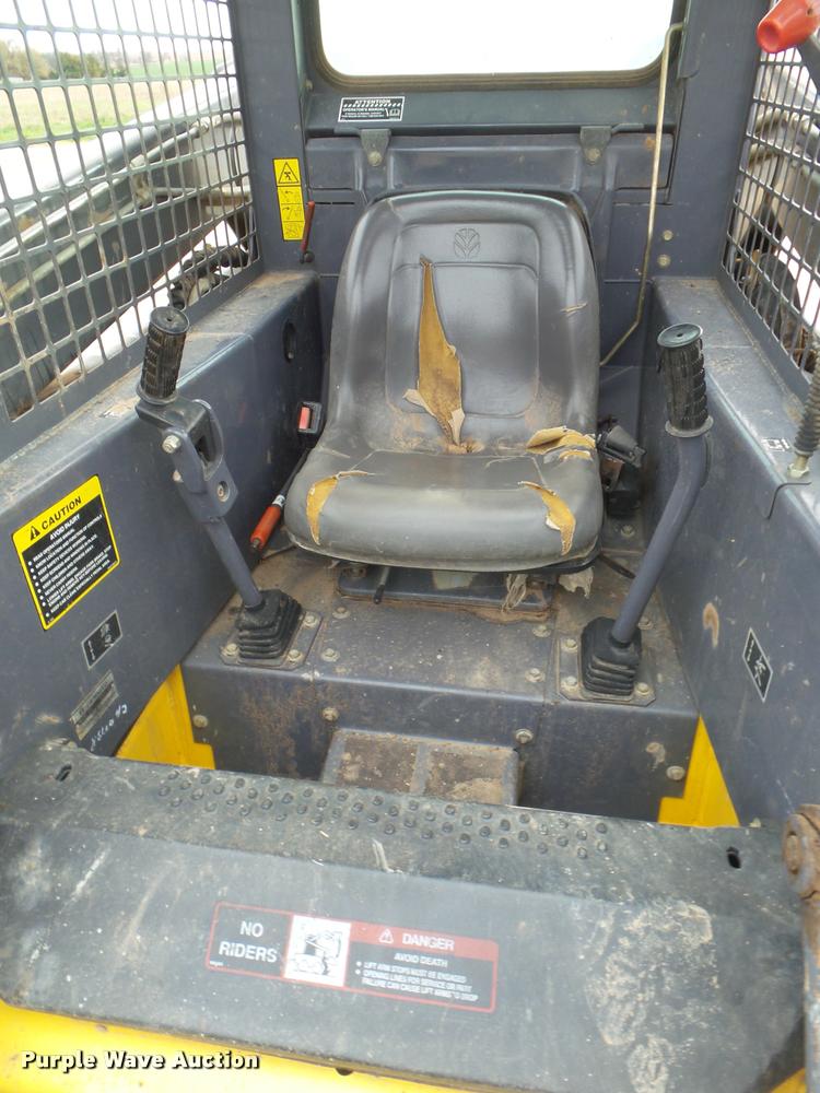 image for item DA5081 2001 New Holland LS170 skid steer
