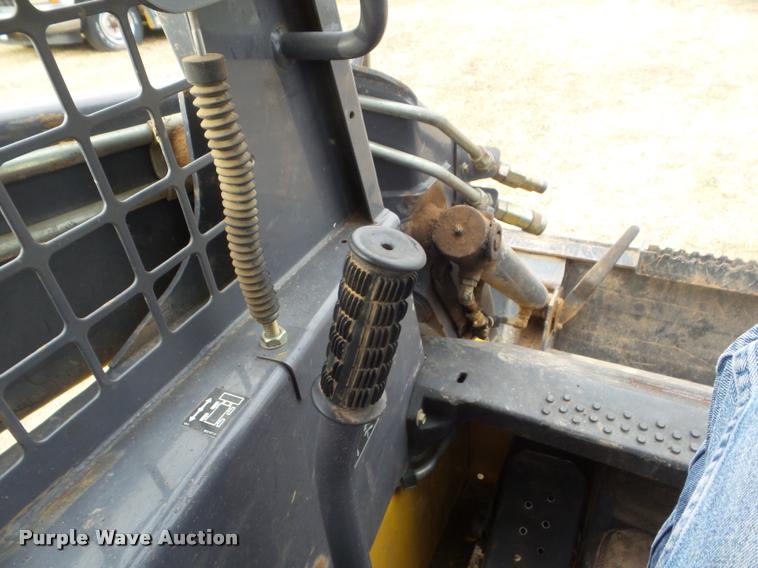 image for item DA5081 2001 New Holland LS170 skid steer