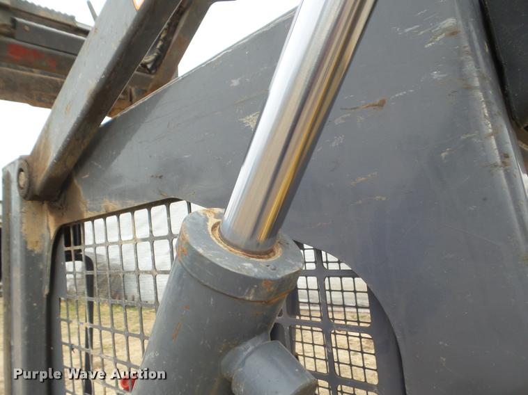 image for item DA5081 2001 New Holland LS170 skid steer