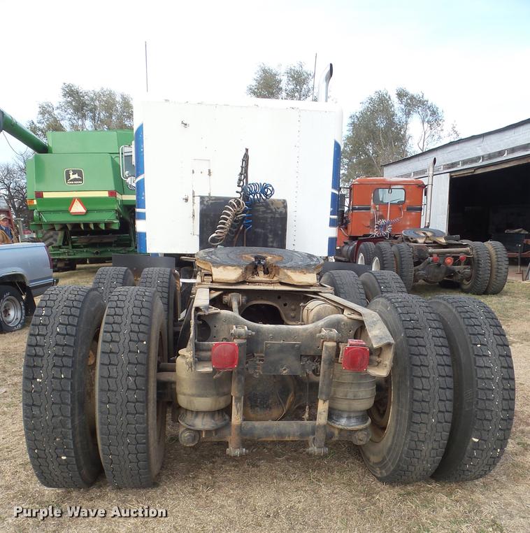 image for item DA5089 1989 Ford LTL9000 semi truck