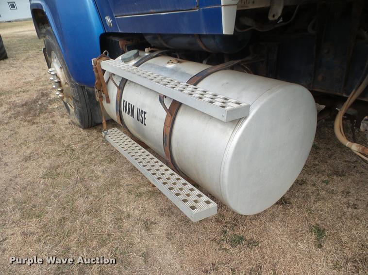 image for item DA5089 1989 Ford LTL9000 semi truck