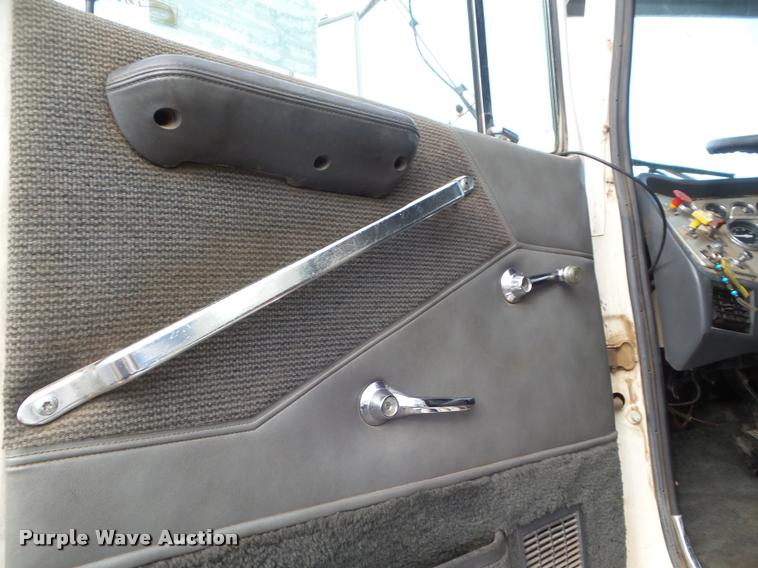 image for item DA5089 1989 Ford LTL9000 semi truck