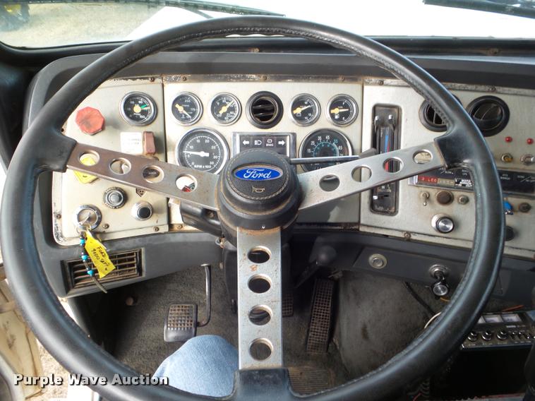 image for item DA5089 1989 Ford LTL9000 semi truck