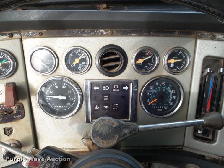 image for item DA5089 1989 Ford LTL9000 semi truck