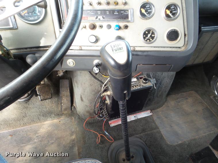 image for item DA5089 1989 Ford LTL9000 semi truck