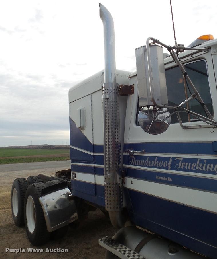 image for item DA5089 1989 Ford LTL9000 semi truck