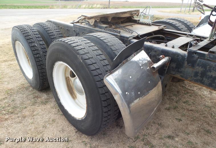 image for item DA5089 1989 Ford LTL9000 semi truck