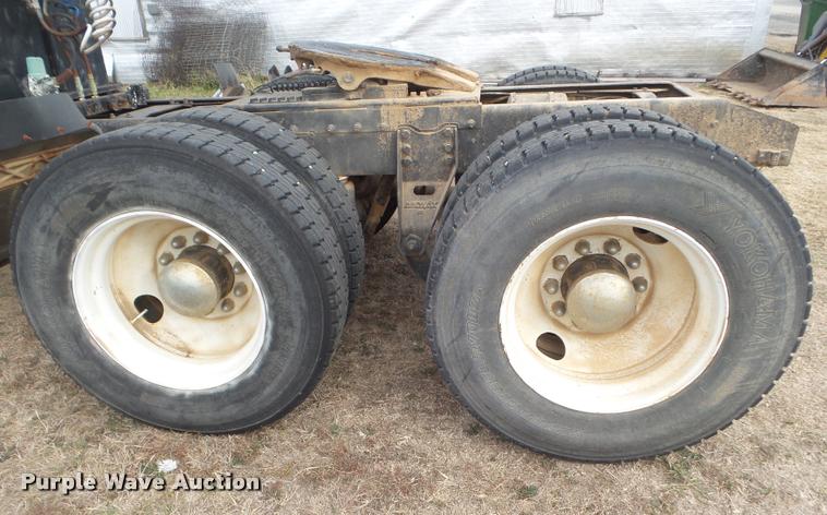 image for item DA5089 1989 Ford LTL9000 semi truck